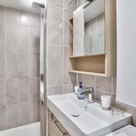Superb 1bed Flat With 25sqm Terrace Lägenhet *